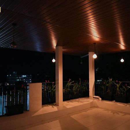 Hotel Cloud Bay Manjeri Bagian luar foto