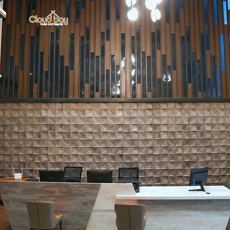 Hotel Cloud Bay Manjeri Bagian luar foto