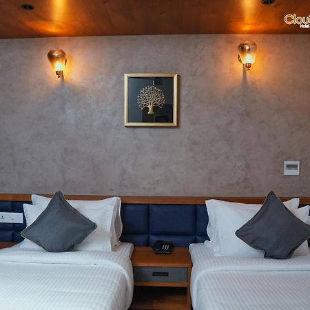 Hotel Cloud Bay Manjeri Bagian luar foto