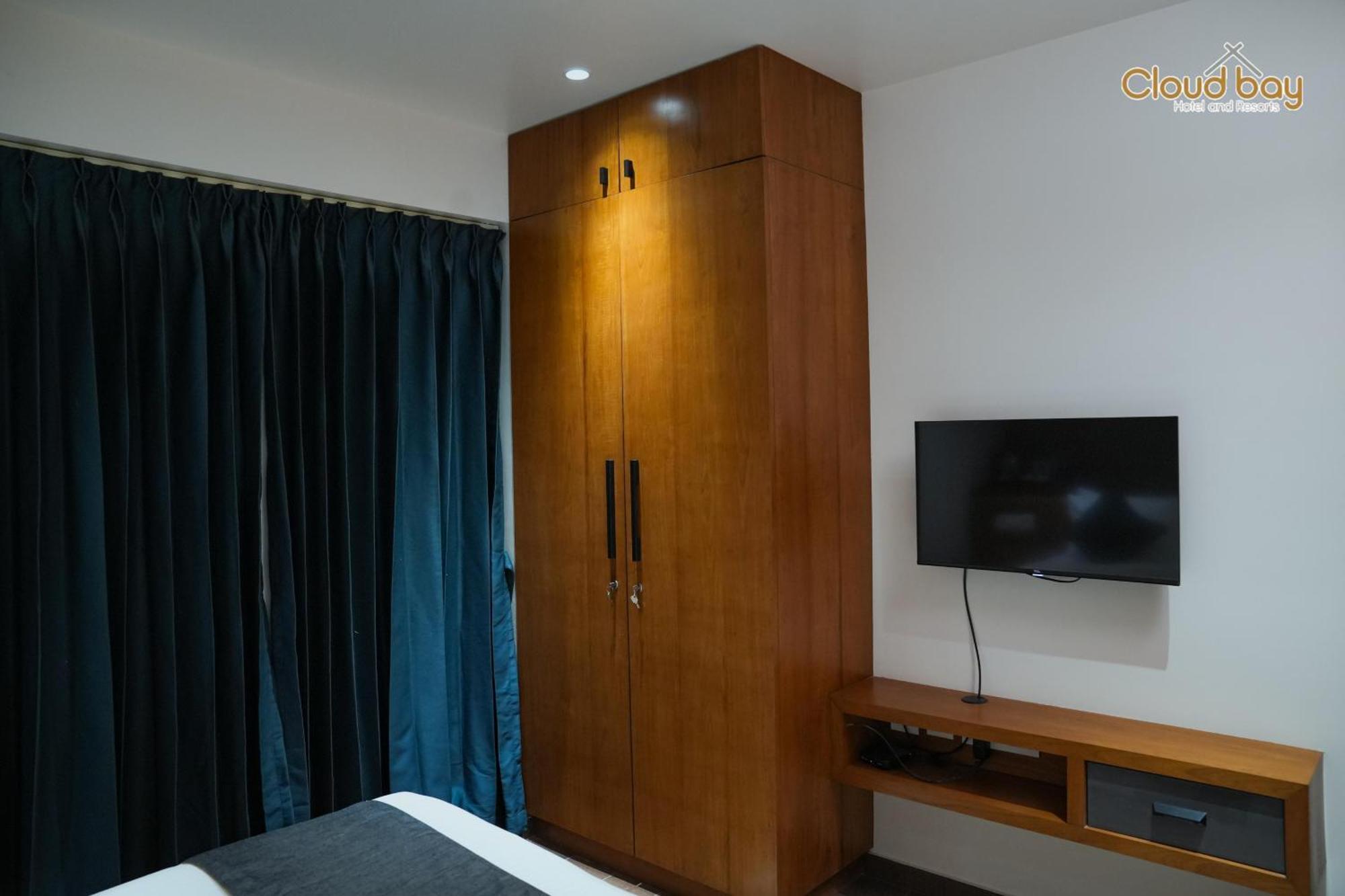 Hotel Cloud Bay Manjeri Bagian luar foto
