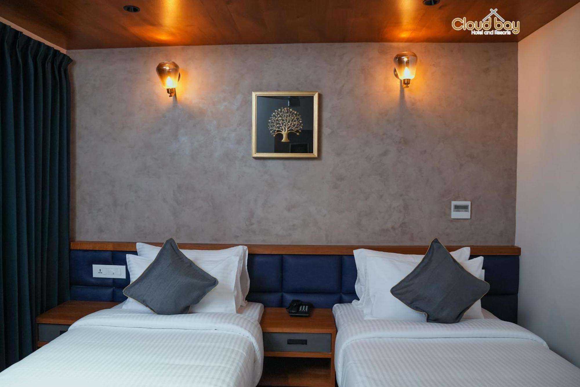 Hotel Cloud Bay Manjeri Bagian luar foto