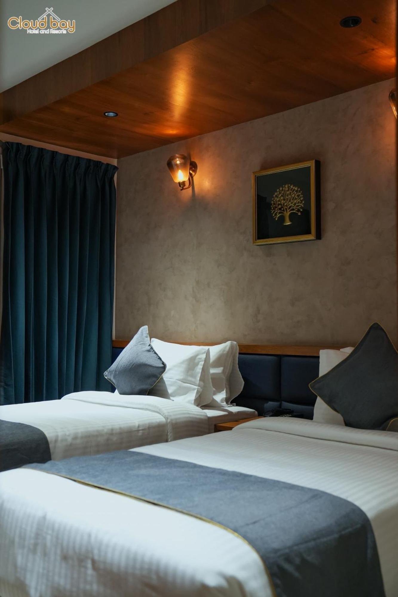 Hotel Cloud Bay Manjeri Bagian luar foto